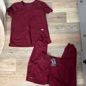 FIGS Burgundy Scrub Set both top and bottom MEDIUM